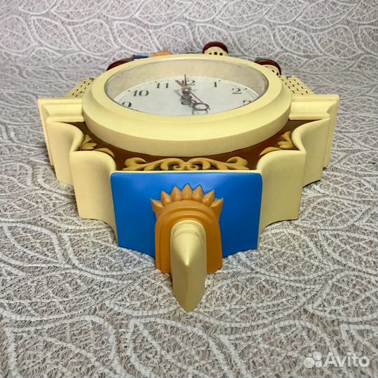 Часы настенные «замок»