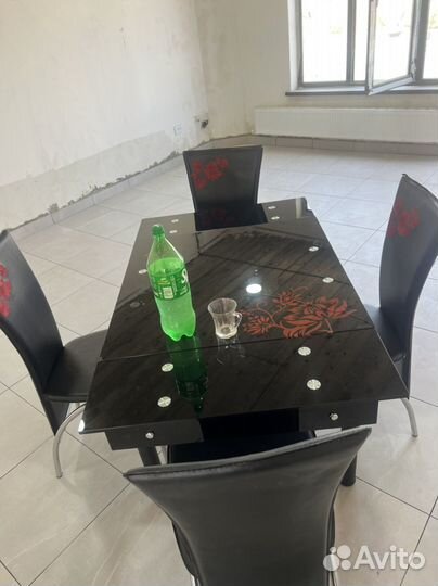 Продаётся стол с 4 стулями за 15 тыс