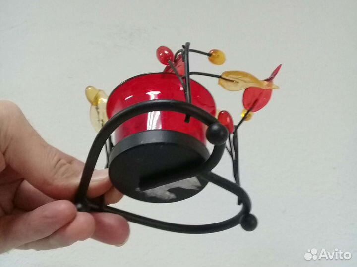 Декоративная вещь-ковка и цветное стекло