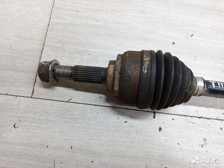 Полуось передняя левая Nissan Tiida C11