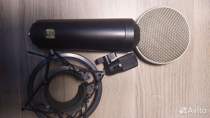 Микрофон студийный M-Audio Luna