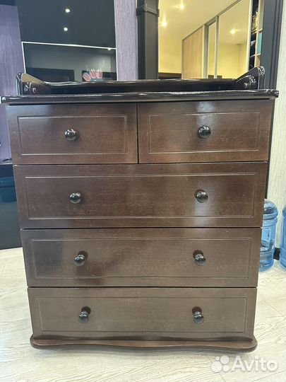 Детская кровать и комод