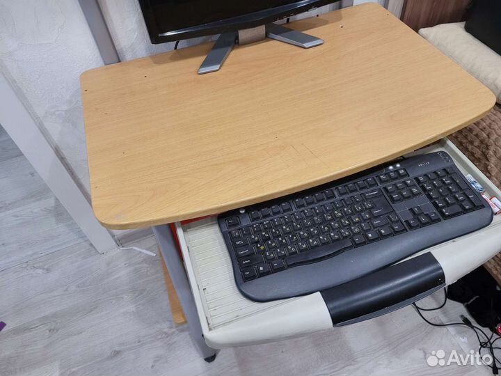 Компьютерный стол