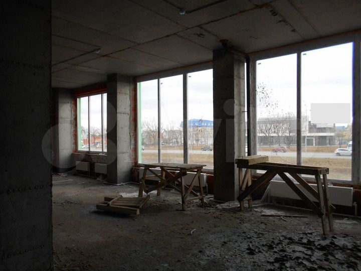 Продам торговое помещение, 272 м²