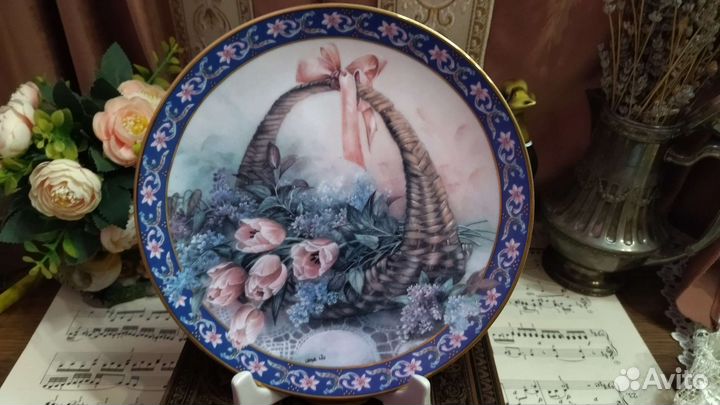 Декоративная тарелка Тюльпаны и сирень, Lena Liu