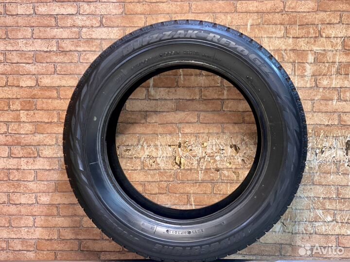 Bridgestone Blizzak Revo GZ 215/60 R17