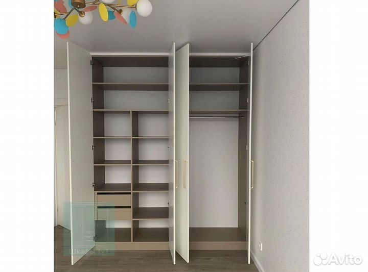 Шкаф с зеркалом