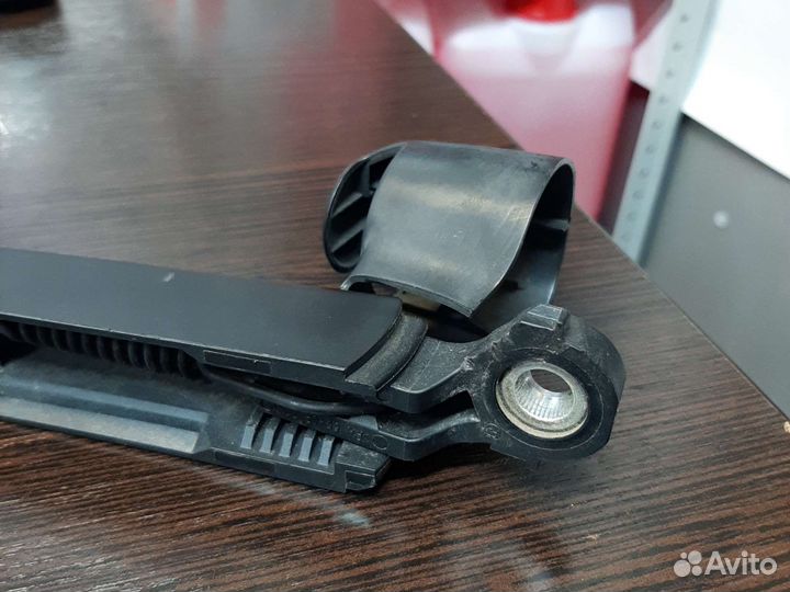 Поводок заднего дворника fabia,roomster,golf plus