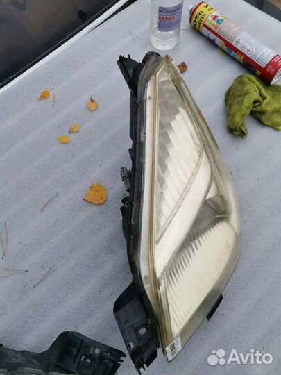 Фара левая/правая Toyota Ractis NCP100