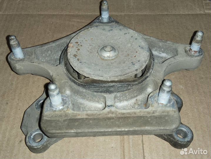 Подушка кпп Mercedes C-class