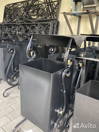 Урна кованая