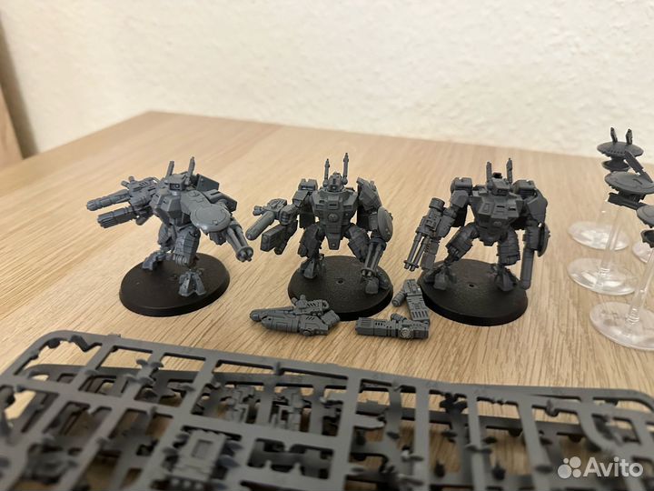 Warhammer 40000 Crisis Battlesuits