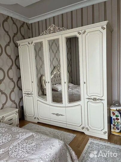 Спальный гарнитур