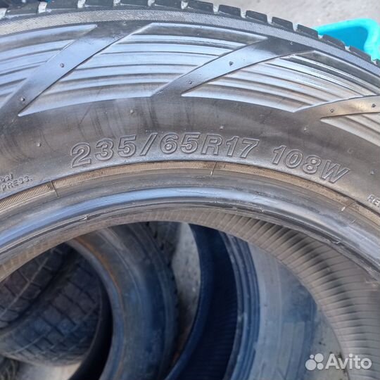 Yokohama Advan S/T V801 235/65 R17 108W