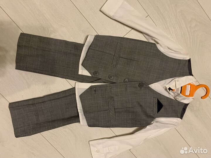 Костюмы (брюки и жилет) next 104 и жилет 110