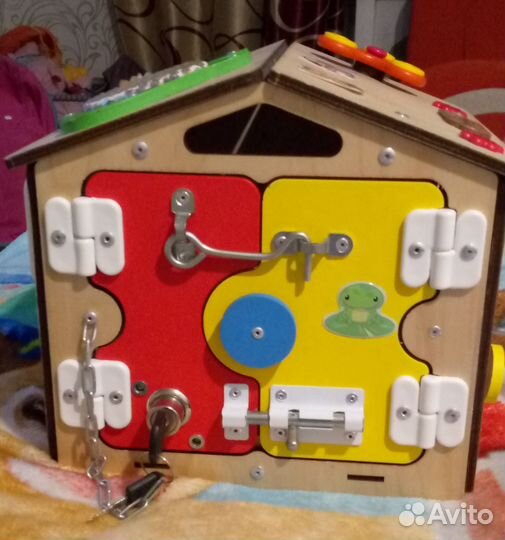 Бизиборд домик