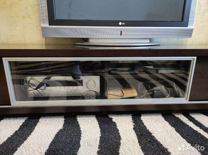 Тумба под телевизор, подвесная полка, стол