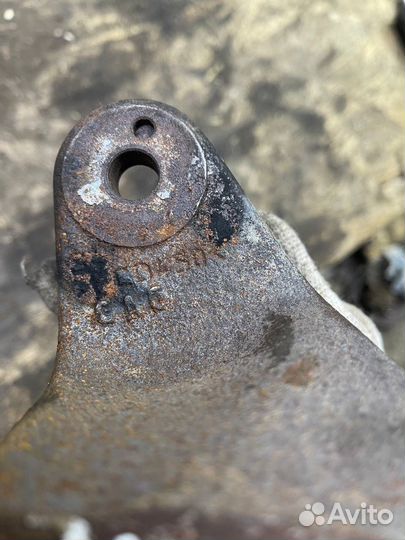 Передний кулак левый правый Hyundai Solaris 1