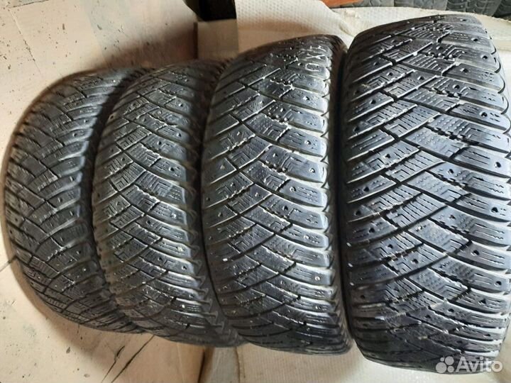 Goodyear Ultragrip Ice Arctic 215/60 R16 99T