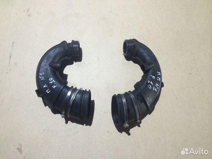 Патрубок BMW F10/F11 5.0 13717577452