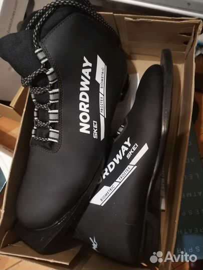 Лыжные ботинки