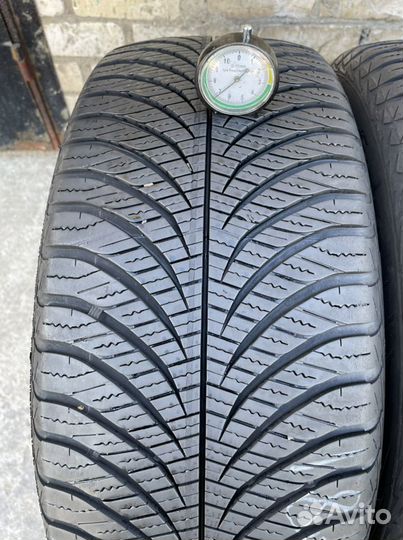 Goodyear Vector 4Seasons Gen-2 215/55 R17