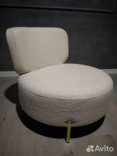 Кресло с пуфиком