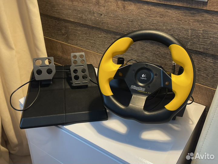 Игровой руль с педалями