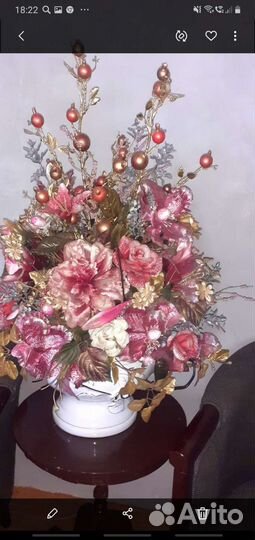 Цветочная композиция из искусственных цветов