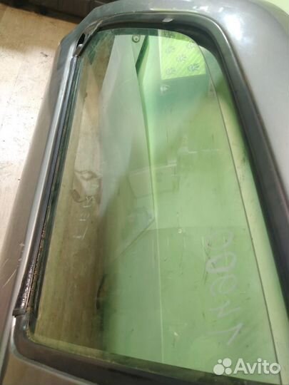 Стекло двери переднее левое Nissan Terrano R50