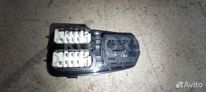 Блок управления стеклоподъемниками передней правой