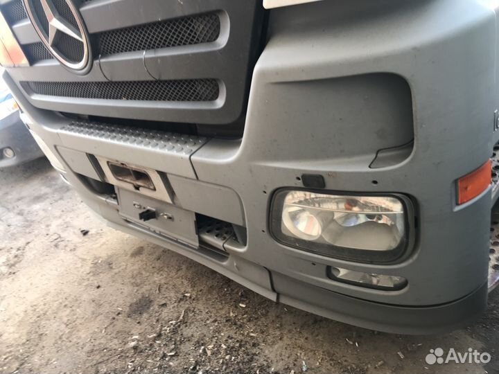 Бампер передний Мерседес Актрос