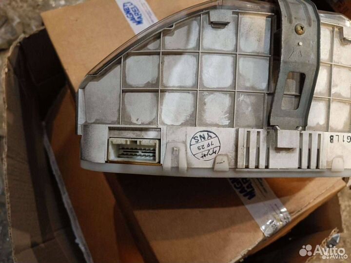 Панель приборов (щиток) Mazda 323