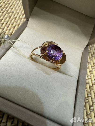Золотое кольцо с аметистом