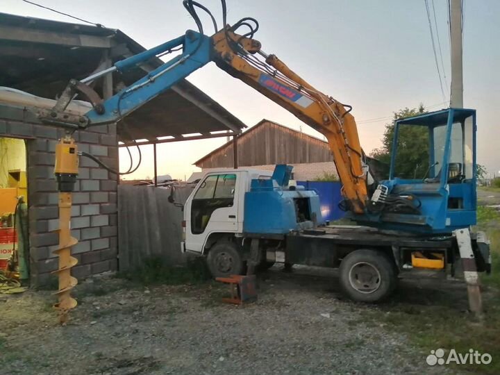 Услуги экскаватора с ямобуром