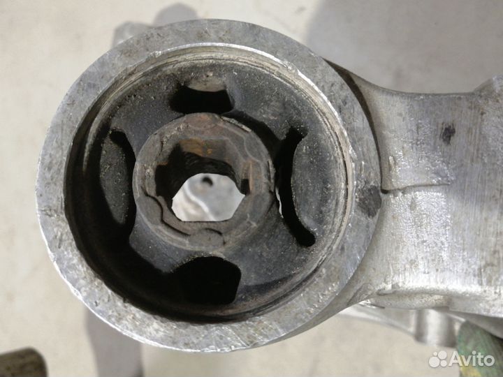 Кронштейн переднего рычага Skoda Fabia 1999-2007