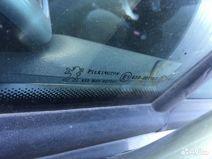 Стекло левой двери Peugeot 207 2006-2013