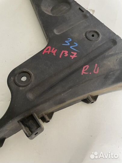 Кронштейн бампера задний левый Audi A4 B7 2.0L