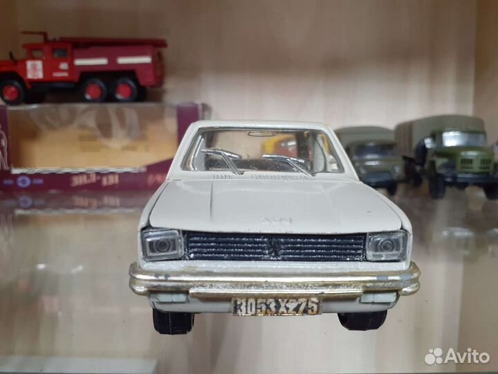 Модель СССР пежо 104 1/25