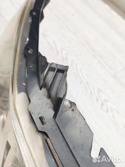 Фара правая с корректором toyota auris 2008