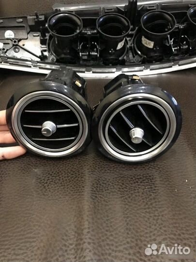 Дефлектор воздушный Mercedes-Benz W238