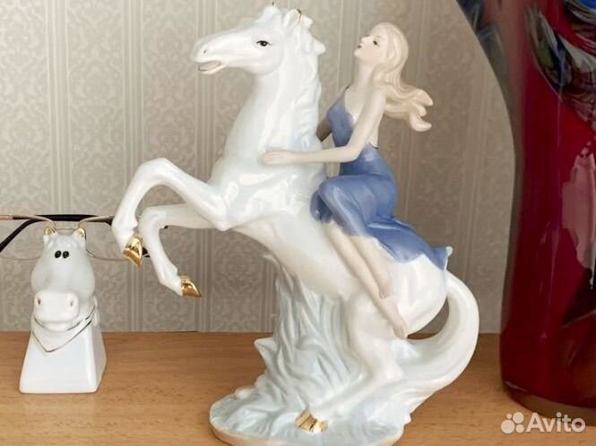 Статуэтка лошадь фарфор