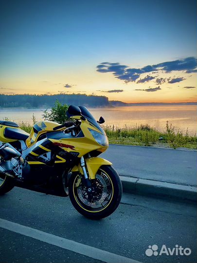 Honda cbr 929 rr 2000г