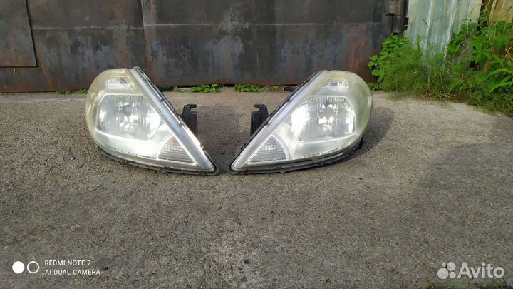 Фары Nissan Tiida