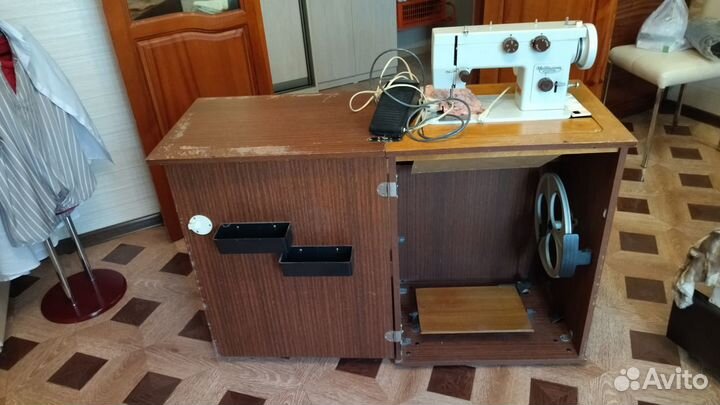 Швейная машинка чайка 143
