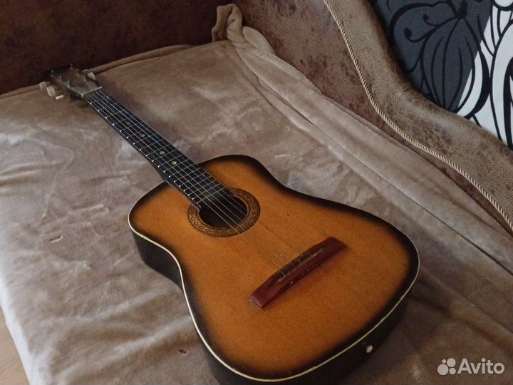 Акустическая гитара