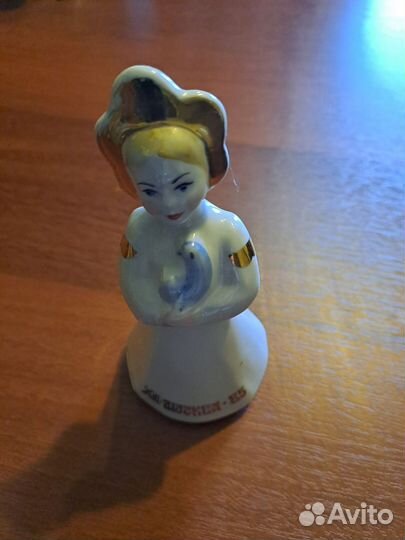 Фарфоровая статуэтка