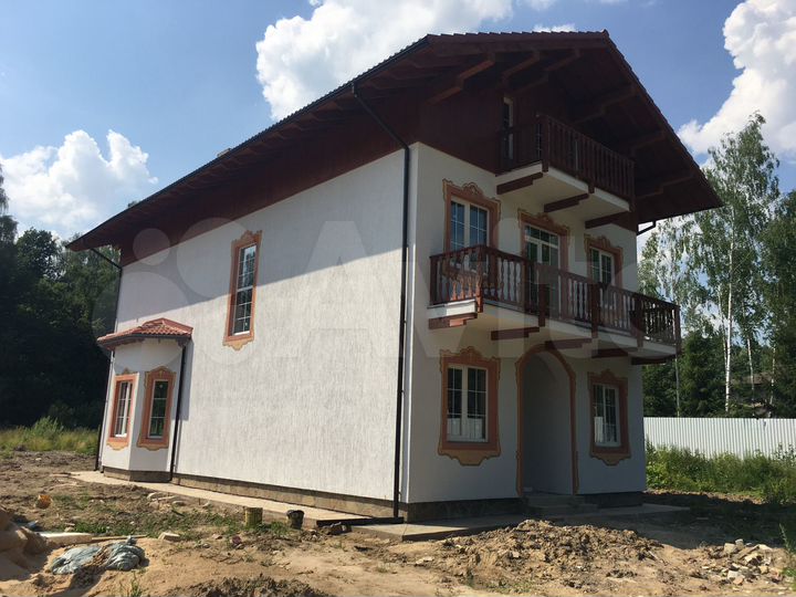 Коттедж 330 м² на участке 10 сот.