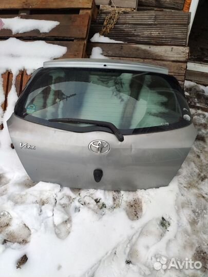 Дверь левая Toyota vitz