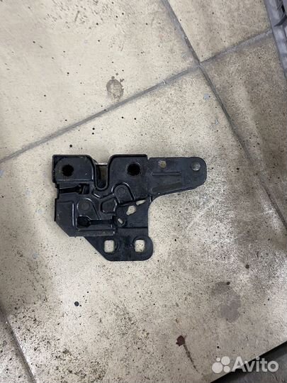 Замок капота ауди а4 б7